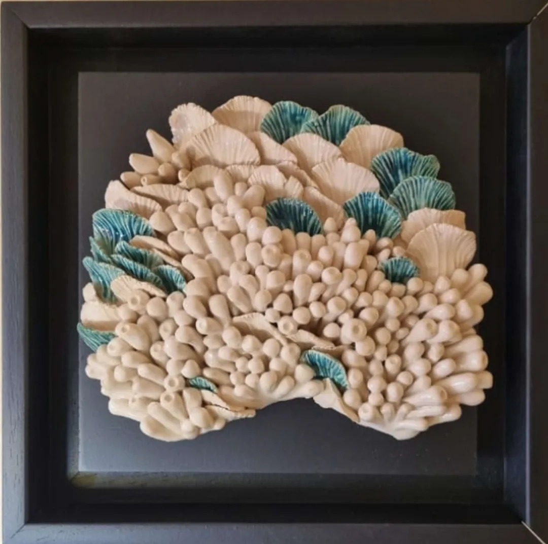 ELİF NURAN YAŞAROL — “isimsiz”, 2024 "isimsiz" eseri ELİF NURAN YAŞAROL tarafından 2024 yılında 26x26x8 cm ölçülerinde Seramik, Elle Şekillendirme tekniği ile yapılmıştır.