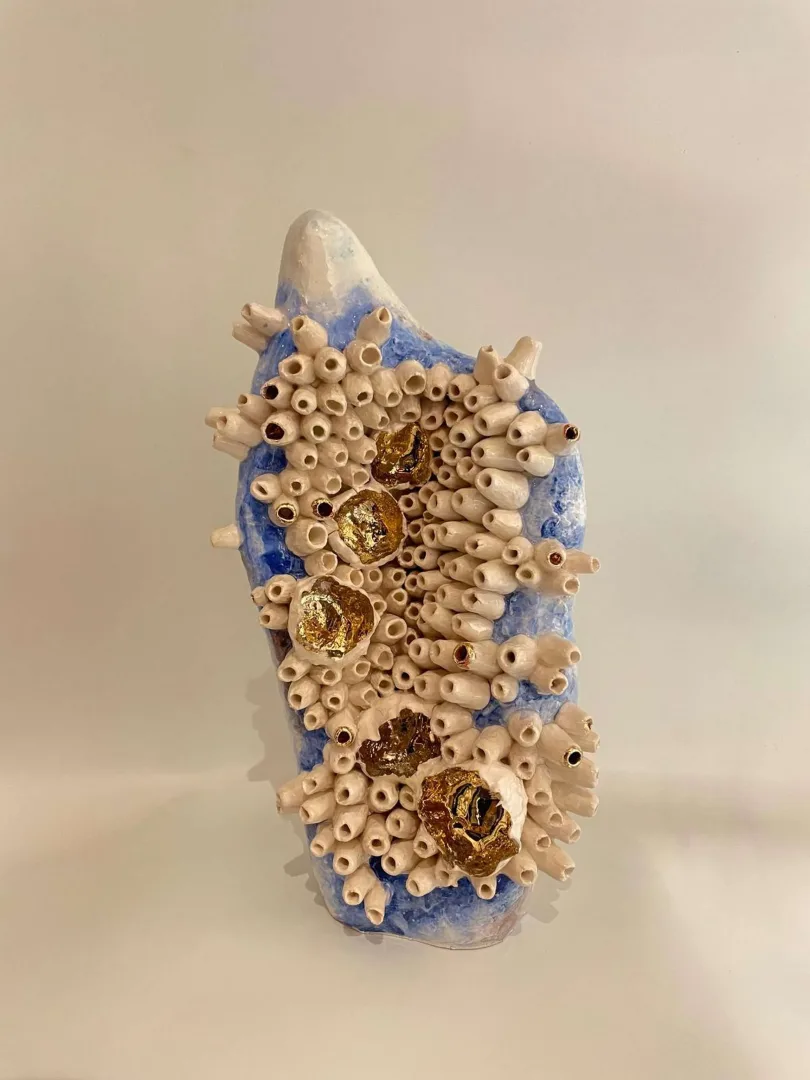 ELİF NURAN YAŞAROL — “isimsiz”, 2025 "isimsiz" eseri ELİF NURAN YAŞAROL tarafından 2025 yılında 35x12,5x14 cm ölçülerinde Seramik, Elle Şekillendirme tekniği ile yapılmıştır.