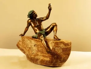 ALEXANDER DAVİDOV tarafından 2013 yılında 30x23x36  cm ölçülerinde  bronz tekniği ile yapılmıştır.