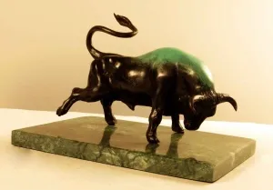 ALEXANDER DAVİDOV tarafından 2013 yılında 17x17x24  cm ölçülerinde  bronz tekniği ile yapılmıştır.