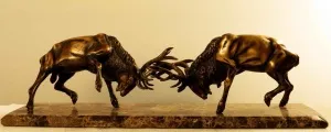 ALEXANDER DAVİDOV tarafından 2013 yılında 17x17x58  cm ölçülerinde  bronz tekniği ile yapılmıştır.