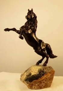 ALEXANDER DAVİDOV tarafından 2013 yılında 35x12x23  cm ölçülerinde  bronz tekniği ile yapılmıştır.