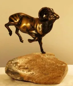 ALEXANDER DAVİDOV tarafından 2013 yılında 23x12x20  cm ölçülerinde  bronz tekniği ile yapılmıştır.