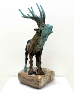 ALEXANDER DAVİDOV tarafından 45x33x24 cm ölçülerinde Bronz tekniği ile yapılmıştır.