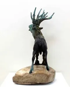 ALEXANDER DAVİDOV tarafından 45x33x24 cm ölçülerinde Bronz tekniği ile yapılmıştır.