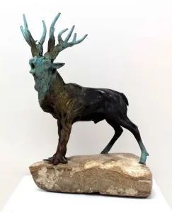 ALEXANDER DAVİDOV tarafından 45x33x24 cm ölçülerinde Bronz tekniği ile yapılmıştır.