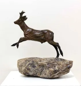 ALEXANDER DAVİDOV tarafından 36x31x14 cm ölçülerinde Bronz tekniği ile yapılmıştır.