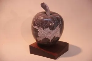 CEMİL GÜÇ tarafından 2014 yılında 24x16x14 cm ölçülerinde Mermer tekniği ile yapılmıştır.