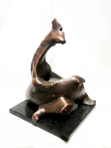 AZİMET KARAMAN tarafından 2019 yılında 34x25x27 cm ölçülerinde Bronz tekniği ile yapılmıştır.