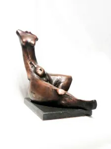 AZİMET KARAMAN tarafından 2019 yılında 25x26x15 cm ölçülerinde Bronz tekniği ile yapılmıştır.