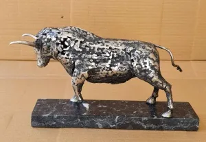 ÖZER AKTAŞ tarafından 2023 yılında 18x35x10 cm ölçülerinde Metal Heykel tekniği ile yapılmıştır.