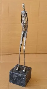 ÖZER AKTAŞ tarafından 2023 yılında 35x8x8 cm ölçülerinde Metal Heykel tekniği ile yapılmıştır.