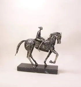 ÖZER AKTAŞ tarafından 2023 yılında  28x28x8 cm ölçülerinde  Metal Heykel tekniği ile yapılmıştır.