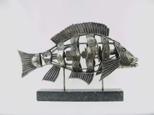 ÖZER AKTAŞ tarafından 2023 yılında  65x43x16 cm ölçülerinde  Metal Heykel tekniği ile yapılmıştır.