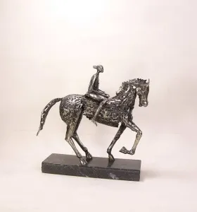 ÖZER AKTAŞ tarafından 2023 yılında 28x28x8 cm ölçülerinde Metal Heykel tekniği ile yapılmıştır.