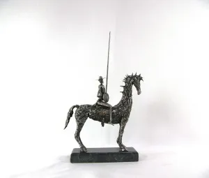 ÖZER AKTAŞ tarafından 2024 yılında 26x35x8 cm ölçülerinde Metal Heykel tekniği ile yapılmıştır.