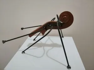 DOĞAN KARAKILIÇ tarafından 2023 yılında 37x27x40 cm ölçülerinde Ahşap-Metal tekniği ile yapılmıştır.