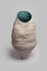 GÖKÇE ÖZER tarafından 2013 yılında 44x24 cm ölçülerinde Stoneware , 1200 °C tekniği ile yapılmıştır.