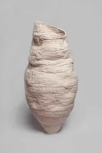 GÖKÇE ÖZER tarafından 2013 yılında 41x16 cm ölçülerinde Stoneware , 1200 °C tekniği ile yapılmıştır.