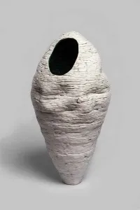 GÖKÇE ÖZER tarafından 2013 yılında 44x24 cm ölçülerinde Stoneware , 1200 °C tekniği ile yapılmıştır.