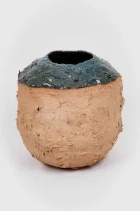 GÖKÇE ÖZER tarafından 2014 yılında 33x29 cm ölçülerinde Paperclay , 1200 °C tekniği ile yapılmıştır.