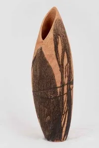 GÖKÇE ÖZER tarafından 2014 yılında 67x21x18 cm ölçülerinde Stoneware , 1200 °C tekniği ile yapılmıştır.