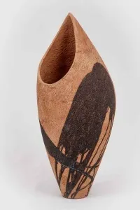 GÖKÇE ÖZER tarafından 2014 yılında 63x27 cm ölçülerinde Stoneware , 1200 °C tekniği ile yapılmıştır.