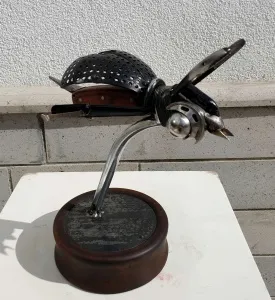 SERKAN ERKOÇ tarafından 2020 yılında 27x26x14 cm ölçülerinde Ahşap+Metal tekniği ile yapılmıştır.