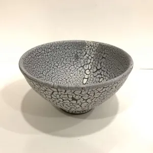 KİM YONG MOON tarafından 9x17 cm ölçülerinde 1150 °C el yapımı tekniği ile yapılmıştır.