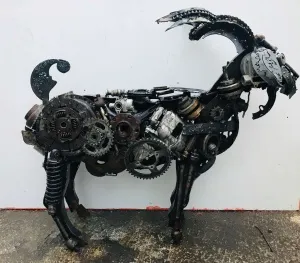 RIFAT KOÇAK tarafından 96x118x47 cm ölçülerinde Hurda metal tekniği ile yapılmıştır.